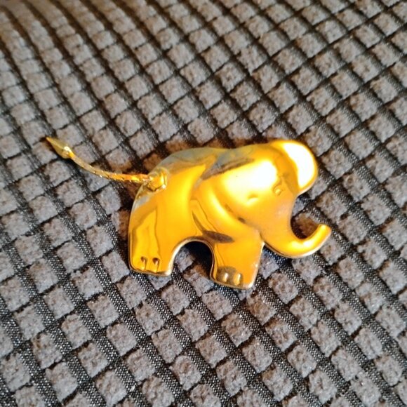 Golden Elephant Brooch With Movable Tail - Picture 1 of 9